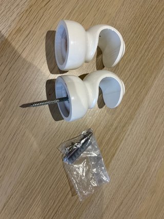 Soportes para barra de cortina blancos