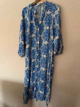 Vestido midi estampado azul y blanco