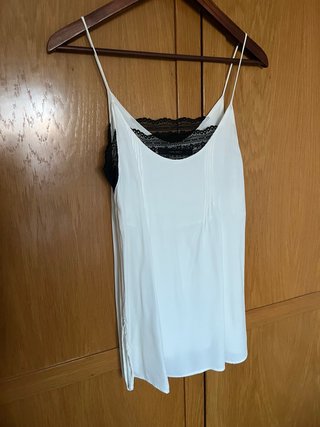 Blusa de tirantes Zara con encaje