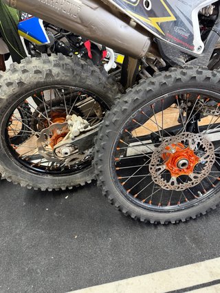 Llantas Enduro KTM con Neumáticos y Mousse
