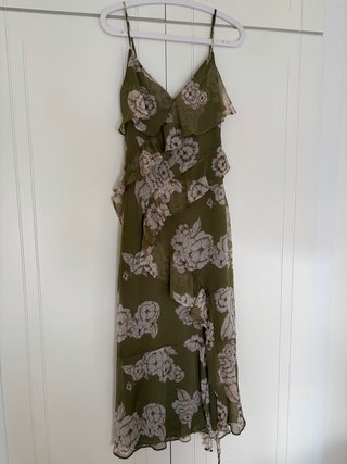 Vestido largo verde olvida estampado con flores