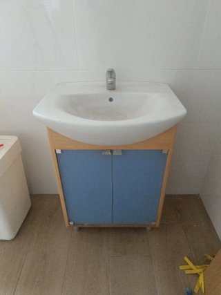 Lavabo con mueble bajo