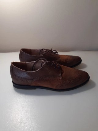 Zapatos de piel marrones