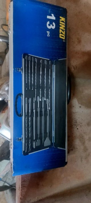 Maletín Kinzo 13 piezas con brocas y cinceles