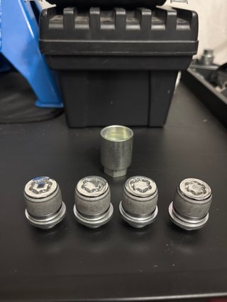 Set de 4 Tuercas Antirrobo Toyota