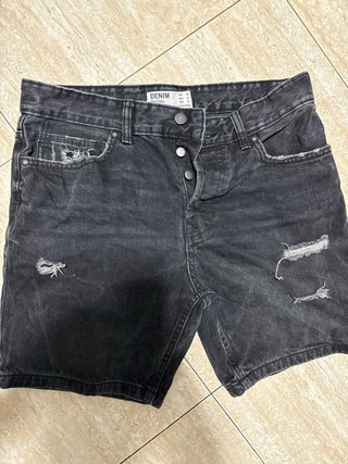Pantalón corto vaquero Bershka negro talla 40