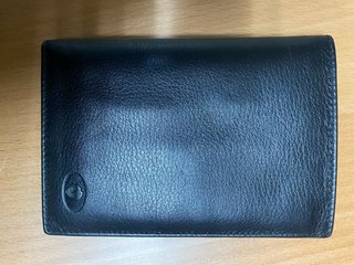 Cartera de piel negra para hombre