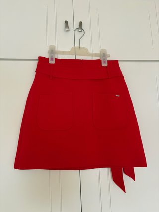 Falda Roja con Bolsillos