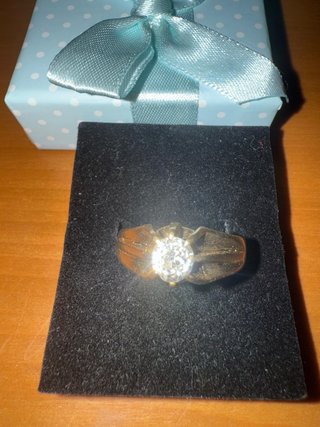 Anillo Solitario de Oro con Diamante