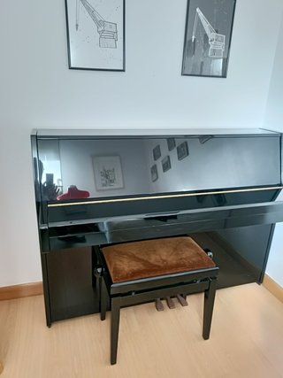Título: Piano Yamaha C109 PE impecable + Banqueta