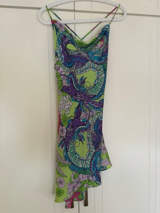 Vestido con estampado de dragón