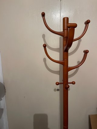 Perchero de Pie de Madera