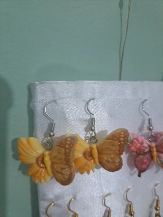 Pendientes Artesanales de Mariposa Amarilla