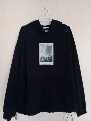 Sudadera Negra Zara con Estampado