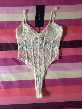 Body de encaje beige Bershka