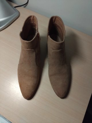 Botines Sfera Beige Talla 40 con tachuelitas