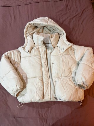 Abrigo acolchado Bershka beige