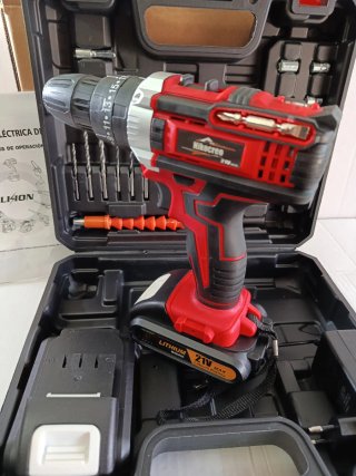 Taladro Atornillador 21V 2 baterías en su maletín.