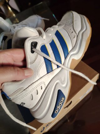 Scarpe sportive adidas bianche e blu