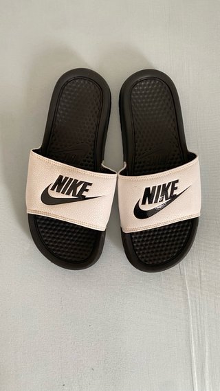 Chanclas Nike Negras y Blancas