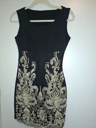 Vestido Negro con Bordados Dorados Talla S - XS