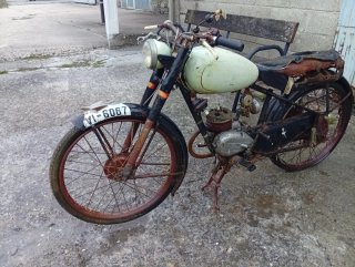 Ciclomotor antiguo