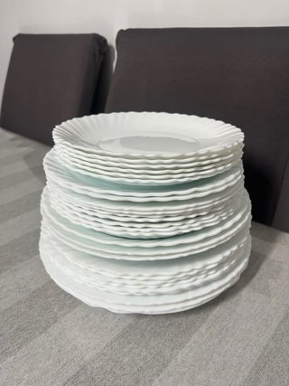 Set de 27 platos blancos