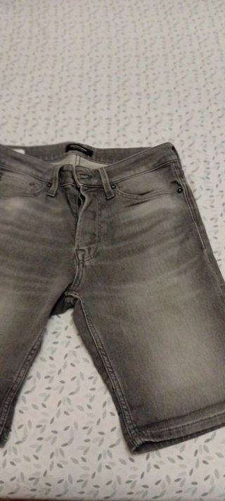 Bermudas vaqueras Jack & Jones grises