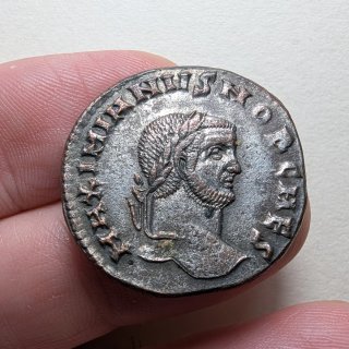 Follis Galerio 298-299 dC "módulo grande"
