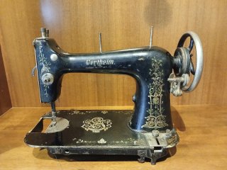 Máquina de coser antigua Wertheim