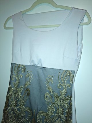 Vestido blanco boutique bordados dorados TallaS/XS