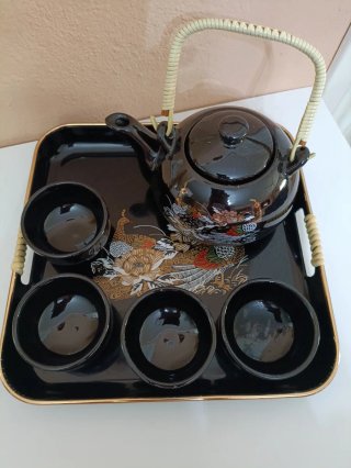Juego de té de cerámica con bandeja