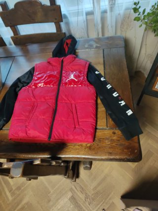 Cazadora Nike Jordan Roja y Negra es de niño