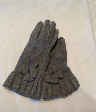 Guantes Grises con Detalle de Lazo