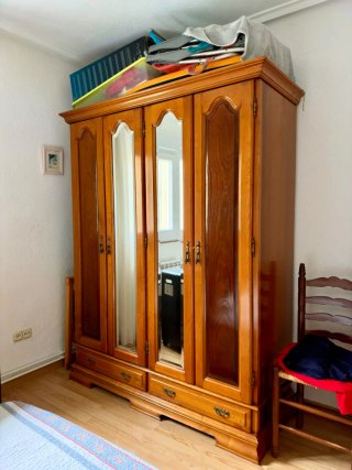Armario Antiguo de Madera Maciza