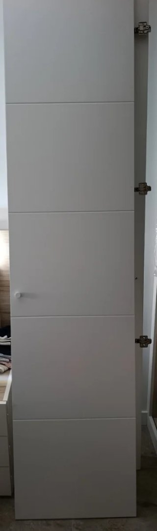 Puerta de armario blanca