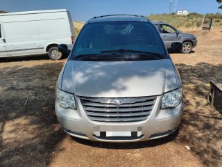Chrysler Grand Voyager 2007 con pegatina B