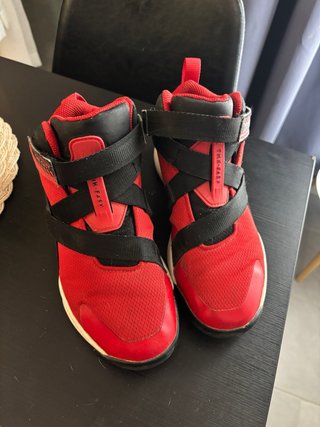 Zapatillas de Deporte Niño Rojas y Negras