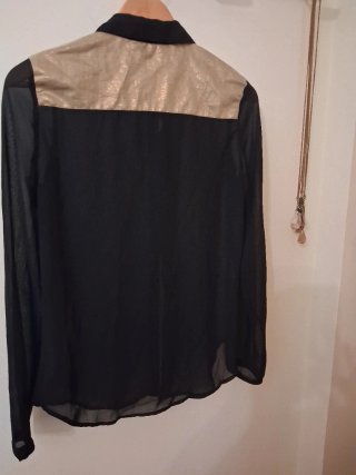 Camisa de vestir en gasa negra y dorada