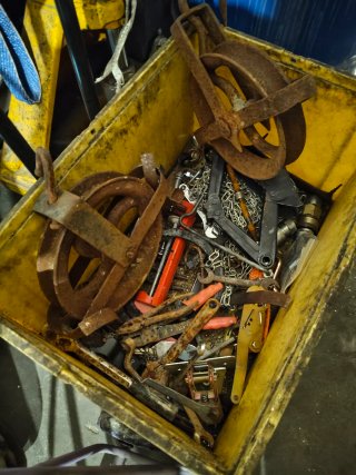 Caja con herramientas variadas