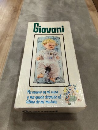 Muñeca de colección Giovani en caja original