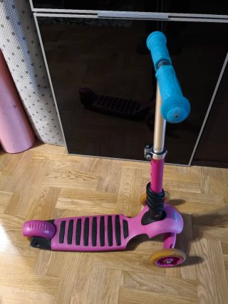 Patinete de 3 ruedas rosa y azul