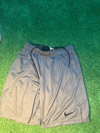Pantalones cortos Nike grises