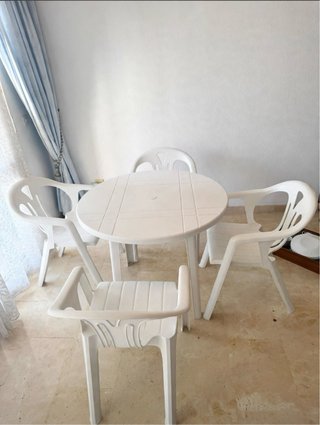 Conjunto de mesa y 4 sillas de terraza