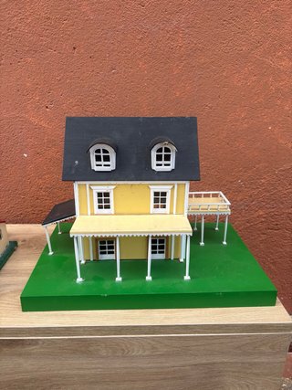 Casita de muñecas antigua