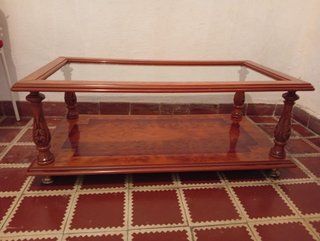 Mesa de centro de madera y cristal
