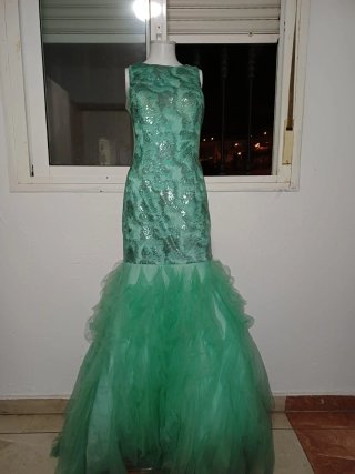 Vestido de fiesta verde con lentejuelas