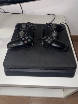 Consola PS4 (PlayStation 4) con 2 mandos