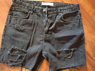 Pantalón vaquero corto negro Bershka