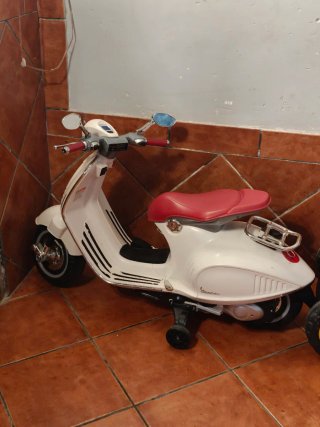 Vespa Eléctrica Infantil Vespa 6V